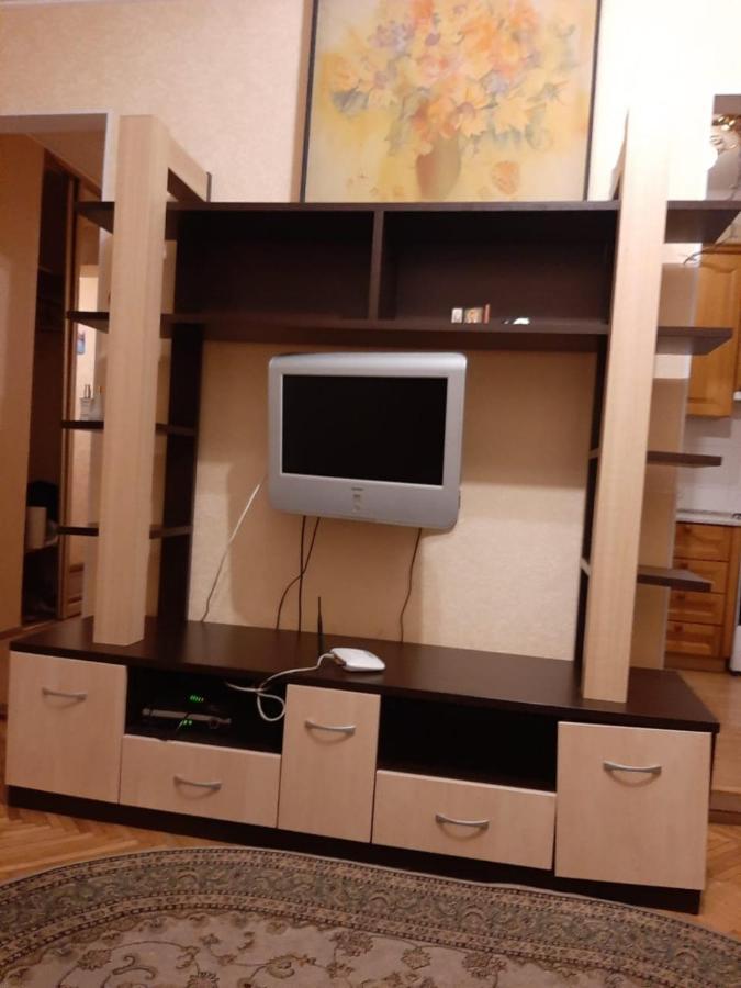 двухкомнатная вид на дворец украина Apartment Kyiv