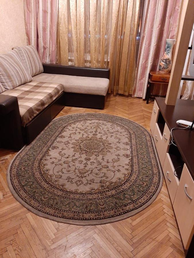 двухкомнатная вид на дворец украина *