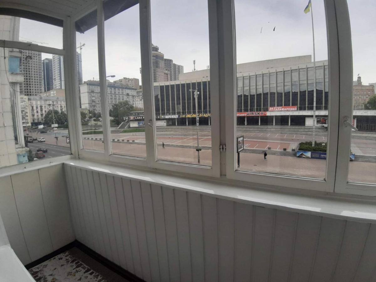 двухкомнатная вид на дворец украина Апартаменты *
